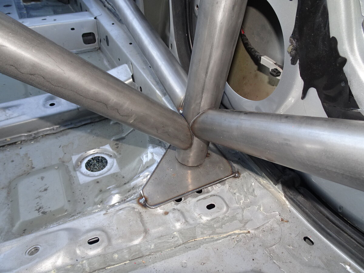 rcs weld in roll cage for toyota auris e150 (mk1) rcs weld in roll cage for toyota auris e150 (mk1)