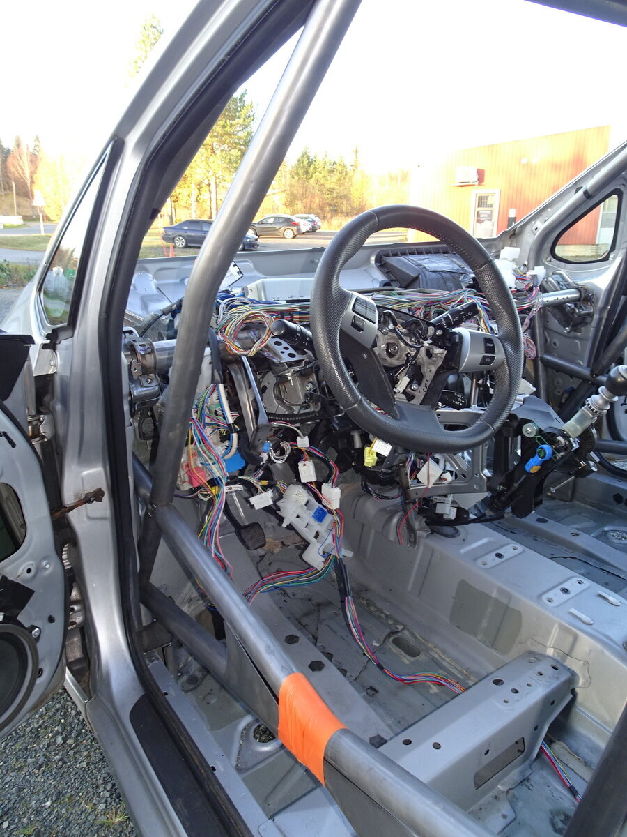 rcs weld in roll cage for toyota auris e150 (mk1) rcs weld in roll cage for toyota auris e150 (mk1)